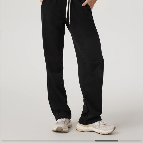 Vuori Black Straight Leg Pants - Picture 3 of 5
